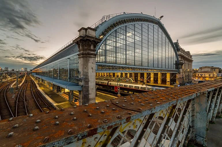 gare saint jean bordeaux pet sitter cat sitter dog sitter gang de patounes visites à domicile garderie pour chiens garderie pour chats éducation canine pension pour chien